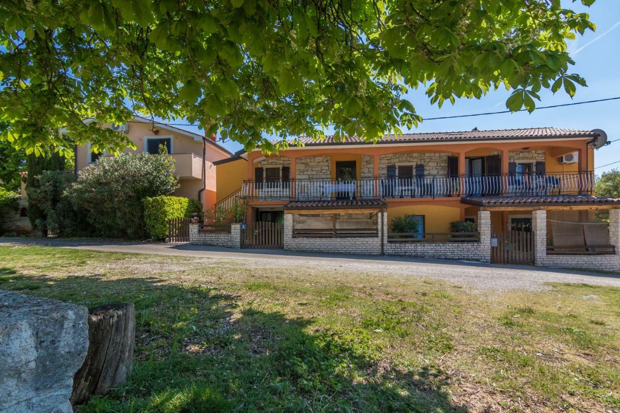 Apartmani Zikovic Πόρετς Εξωτερικό φωτογραφία
