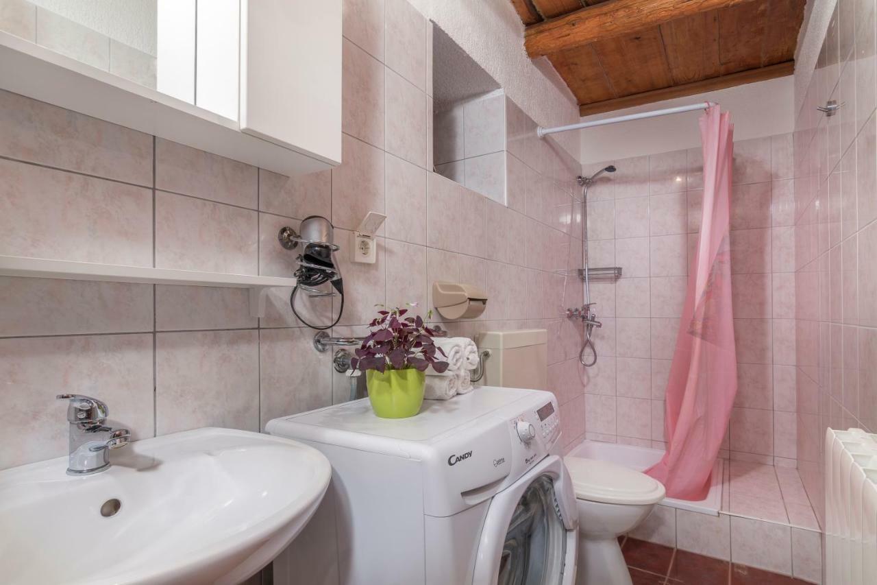 Apartmani Zikovic Πόρετς Εξωτερικό φωτογραφία