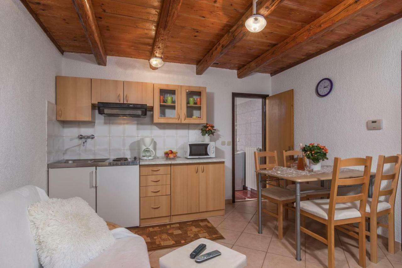 Apartmani Zikovic Πόρετς Εξωτερικό φωτογραφία
