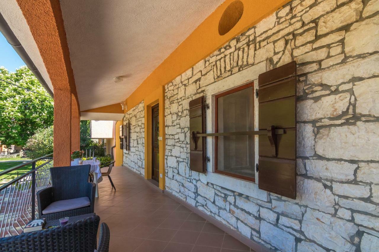 Apartmani Zikovic Πόρετς Εξωτερικό φωτογραφία