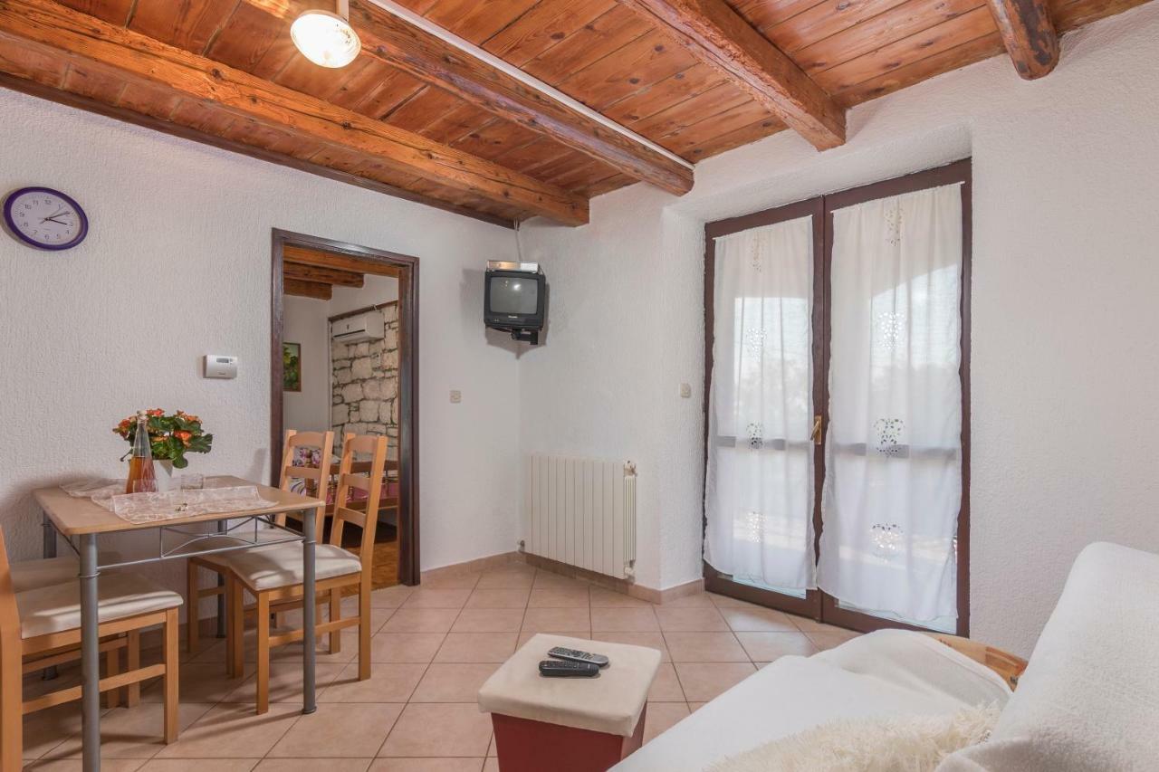 Apartmani Zikovic Πόρετς Εξωτερικό φωτογραφία