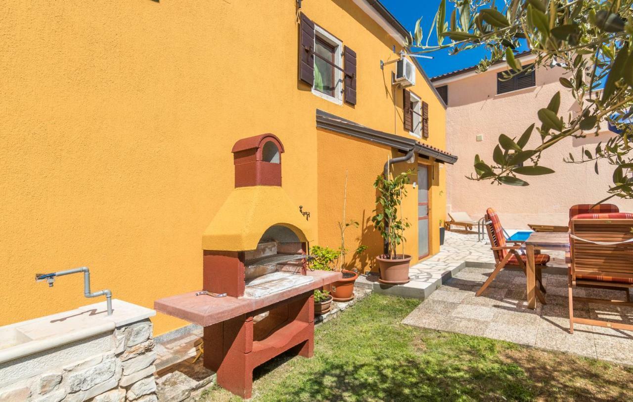 Apartmani Zikovic Πόρετς Εξωτερικό φωτογραφία