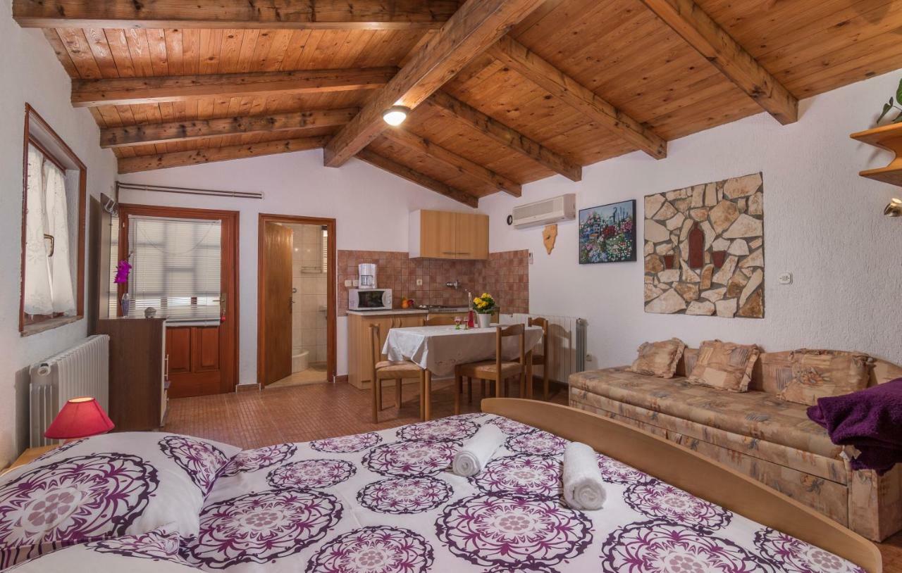 Apartmani Zikovic Πόρετς Εξωτερικό φωτογραφία