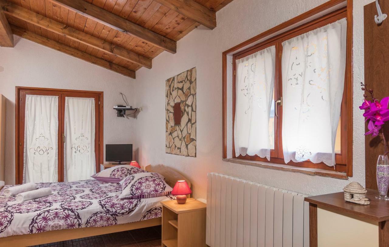 Apartmani Zikovic Πόρετς Εξωτερικό φωτογραφία